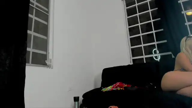 Hollyhanna – [Myfreecams] Cam Clip Horny Sexy Bitch – 2025-12-13 21:51:34