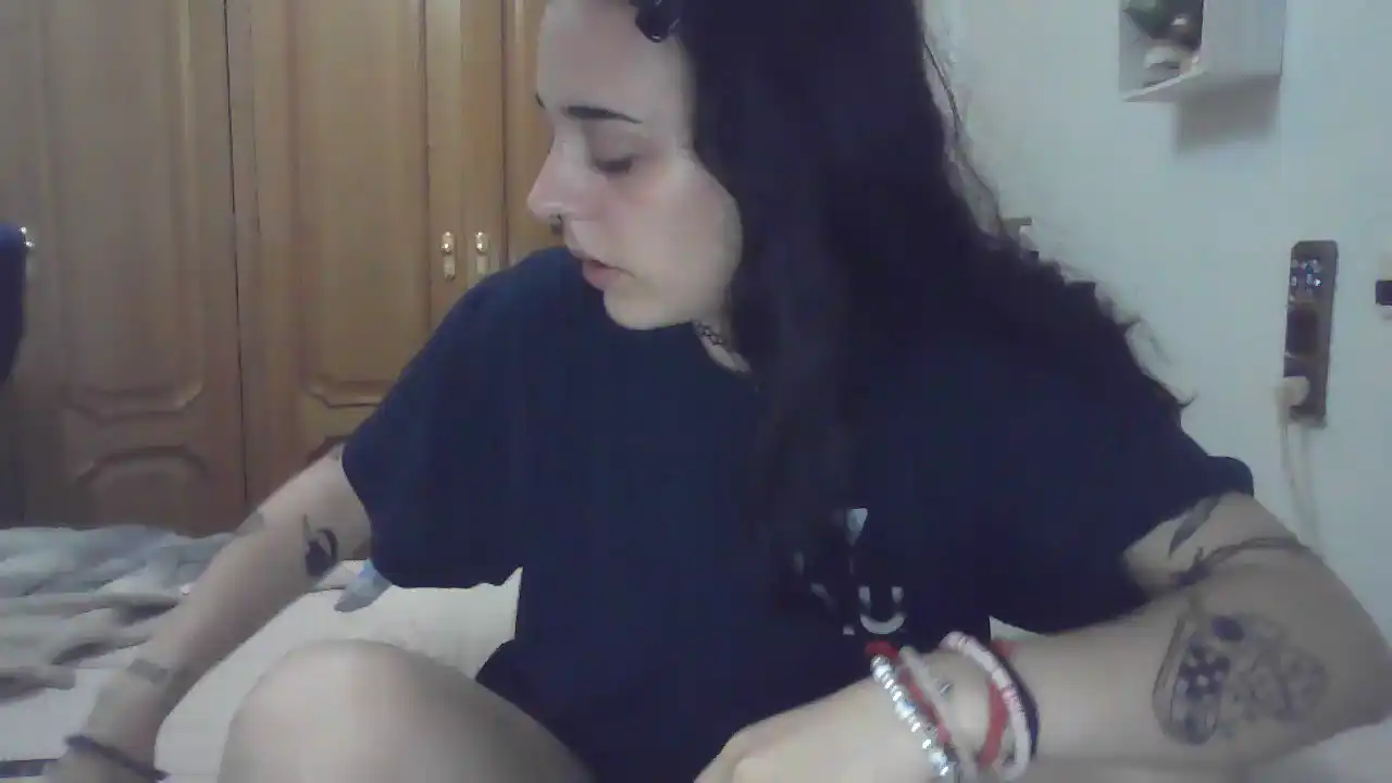 Juddyblack – [Amateur.tv] Home Video Art College Girl – 2025-04-17 20:50:03