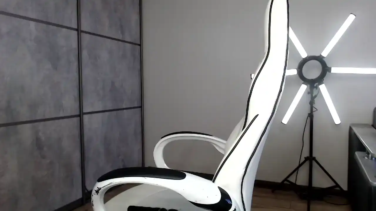 Melodytores – [Amateur.tv] Livecam Big-ass Sexy Sister – 2025-08-16 17:58:20
