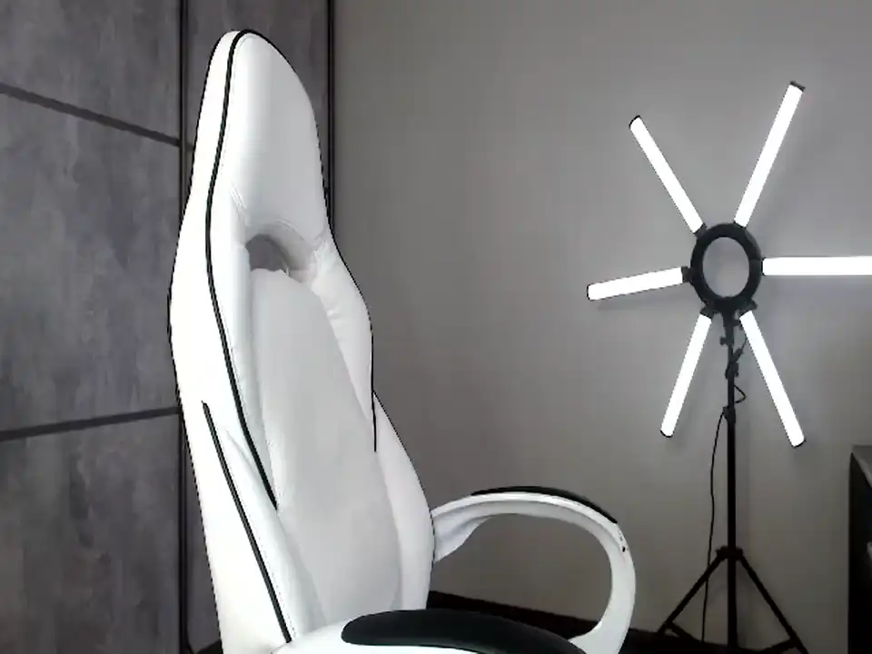 Melodytores – [Amateur.tv] Hidden Blowjob Livecam – 2026-06-03 06:56:18