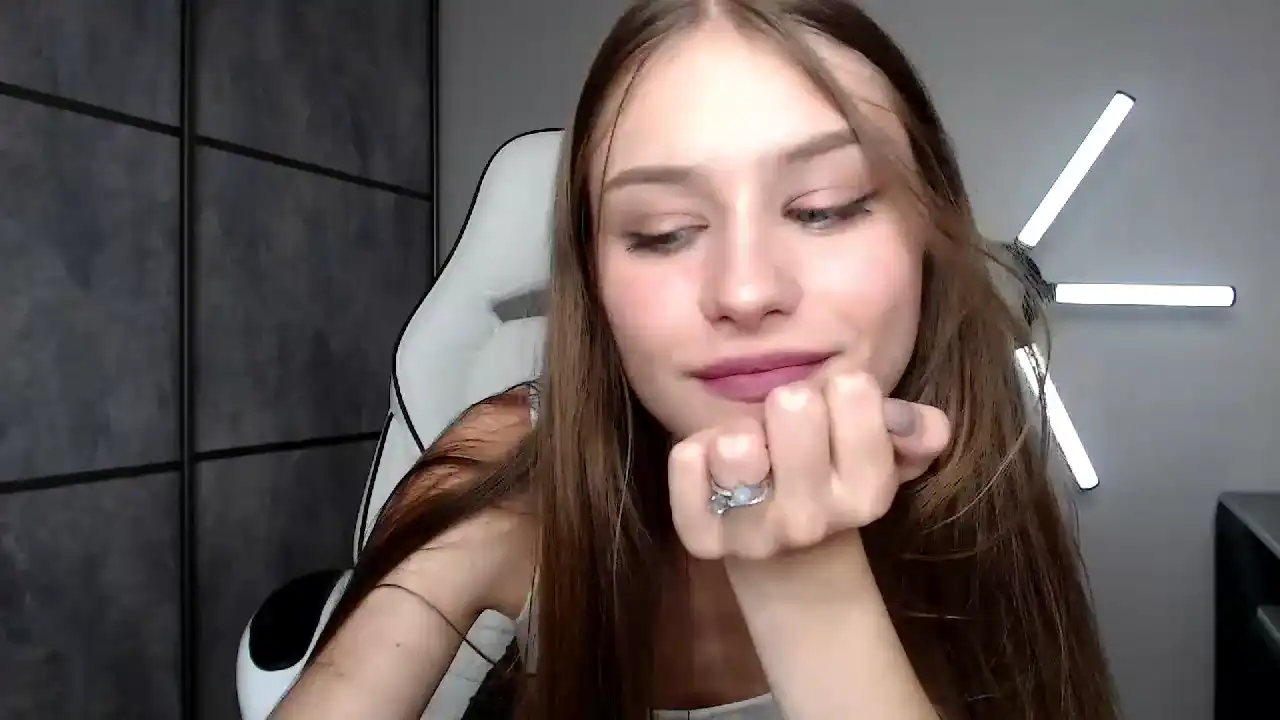 Melodytores – [Amateur.tv] Lovely Amateur Sweet Model Fisting Pussy – 2025-03-25 16:05:47