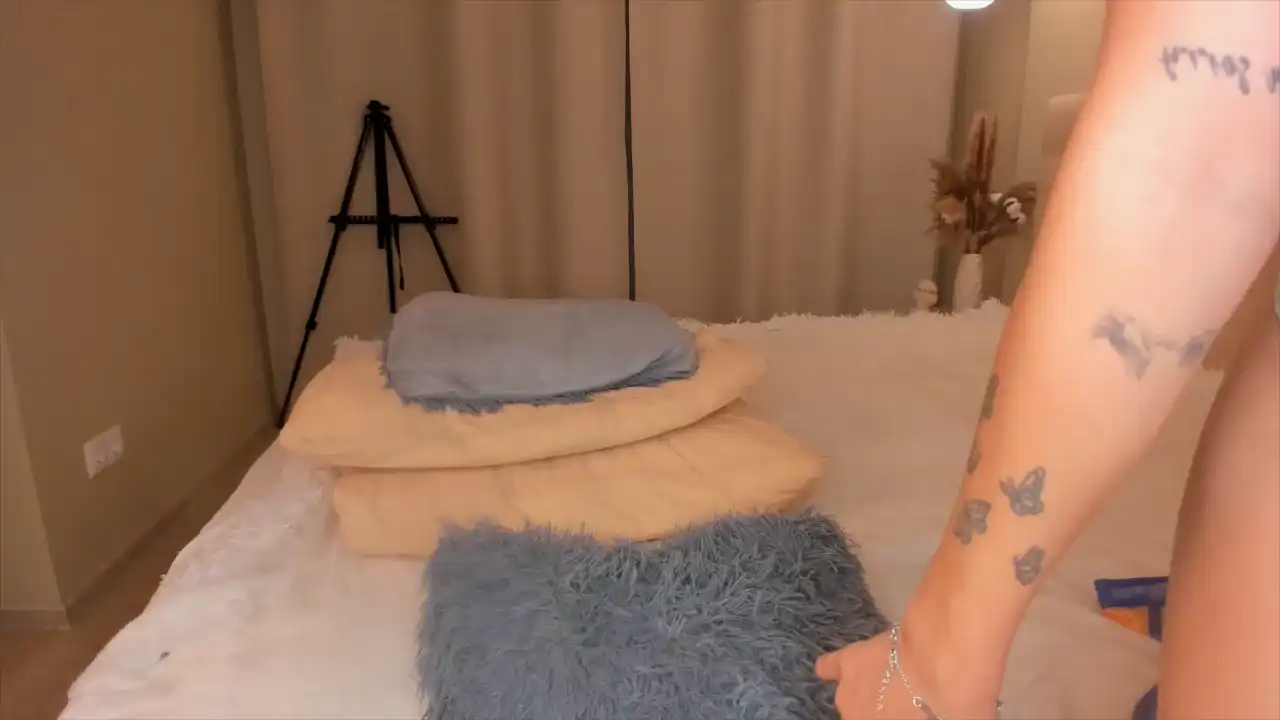 Normaborer – [Cam4] Home Video Lips New Record Clip – 2025-10-07 13:11:52