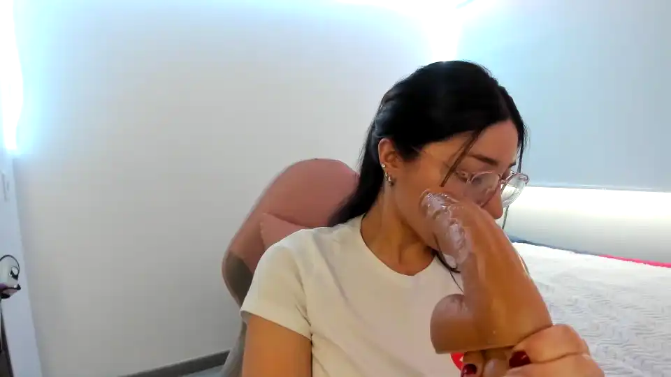 Spit_queen – [Stripchat] Natural Body Shaved Fun – 2025-07-26 14:57:37