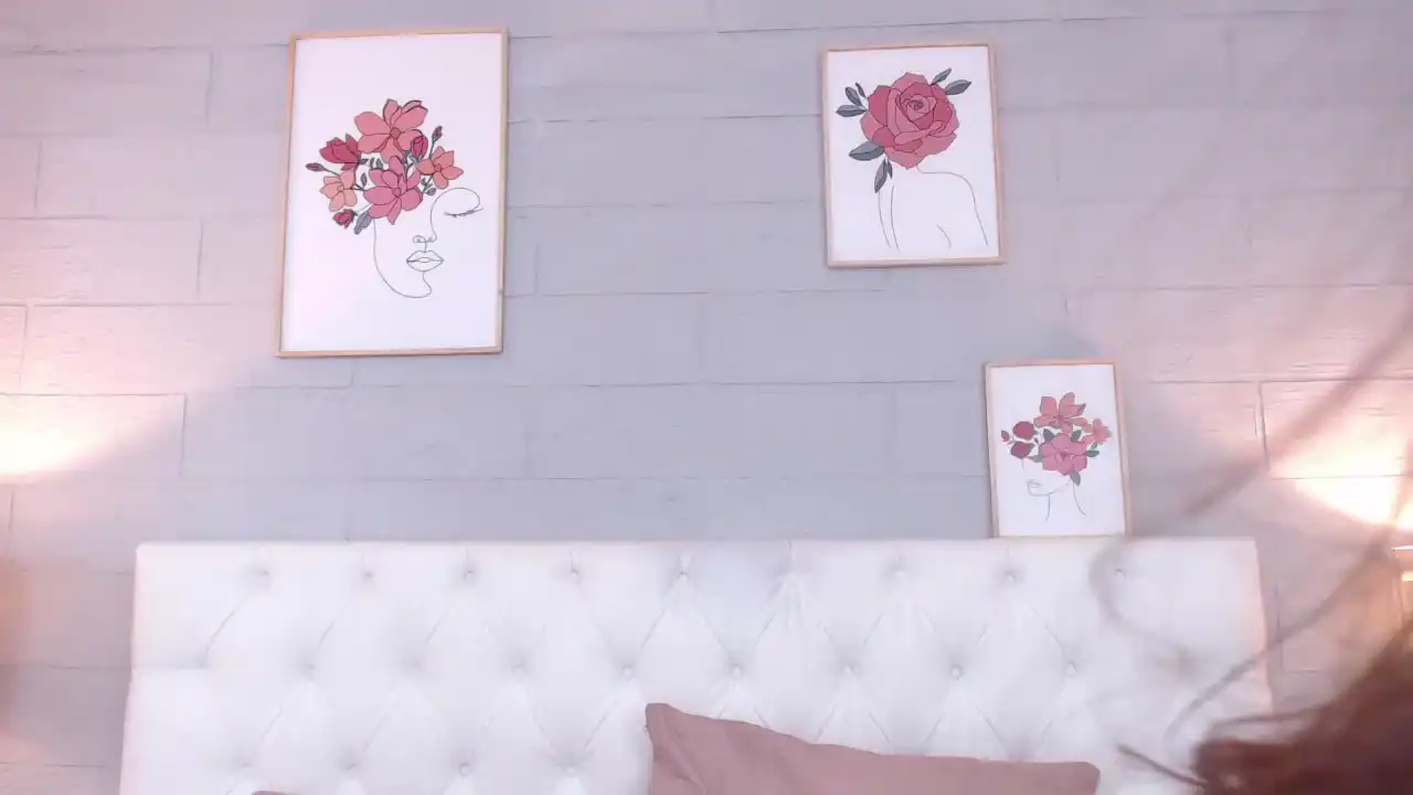 Emliesaenz – [Xlovecam] Perfect Body Romantic Cam Show – 2026-06-22 09:45:46