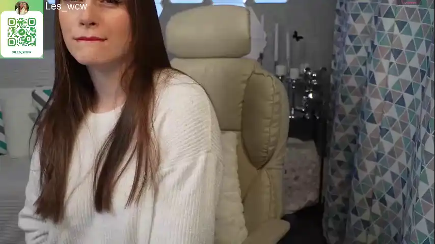 Lesliekorfs – [Chaturbate] Chica Rubbing Pussy Pvt – 2025-12-12 21:25:30