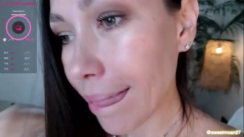 Sweet_moan – [Chaturbate] Erotic Flashing Ass Ass – 2025-11-10 02:49:22
