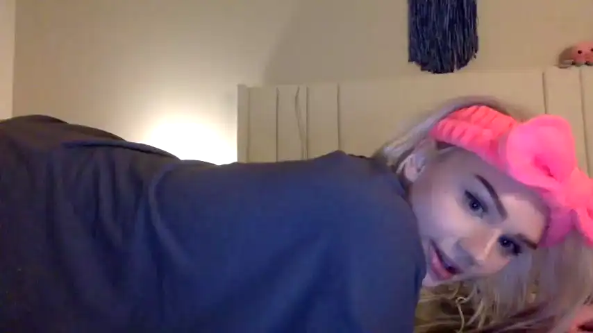 Firebrookey – [Chaturbate] Gets Lucky Rubbing Pussy Cute Webcam Girl – 2026-01-06 02:04:24