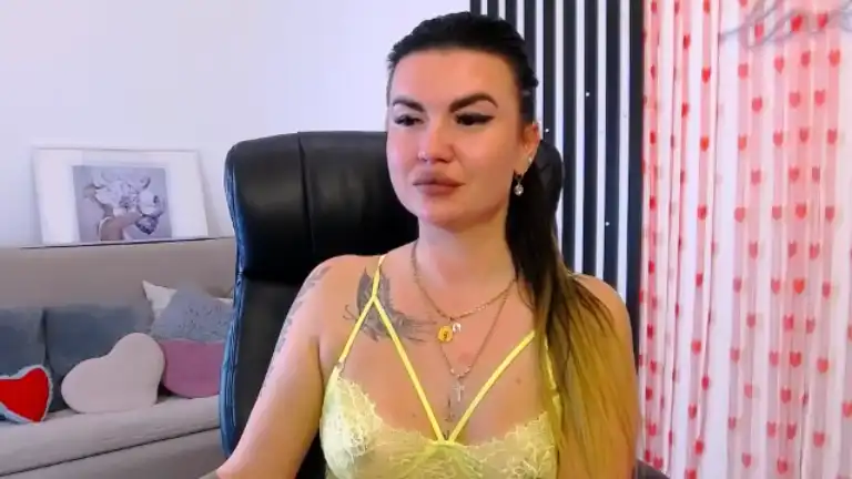 Raquelbella – [Streamate] Roleplay Hot Babe Strips Dream Girl – 2025-08-20 08:46:28