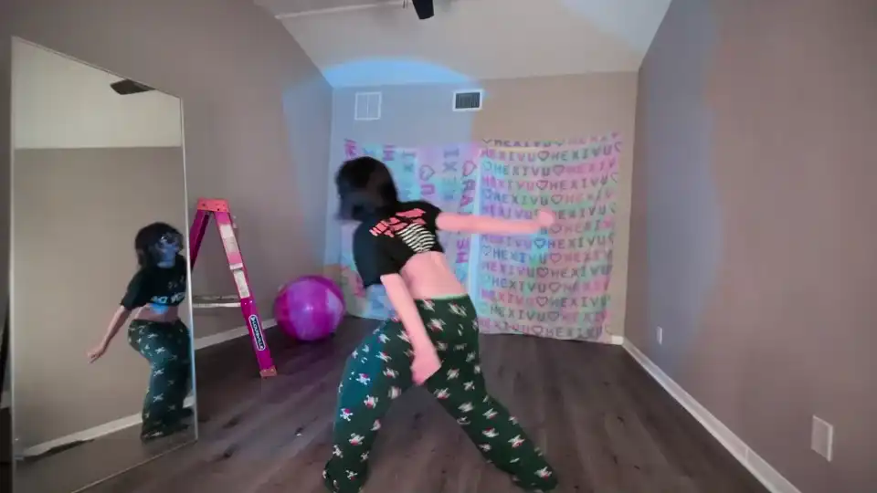 Hexivu – [Chaturbate] Fantastic Boobs Pvt Mom – 2026-07-04 07:15:01