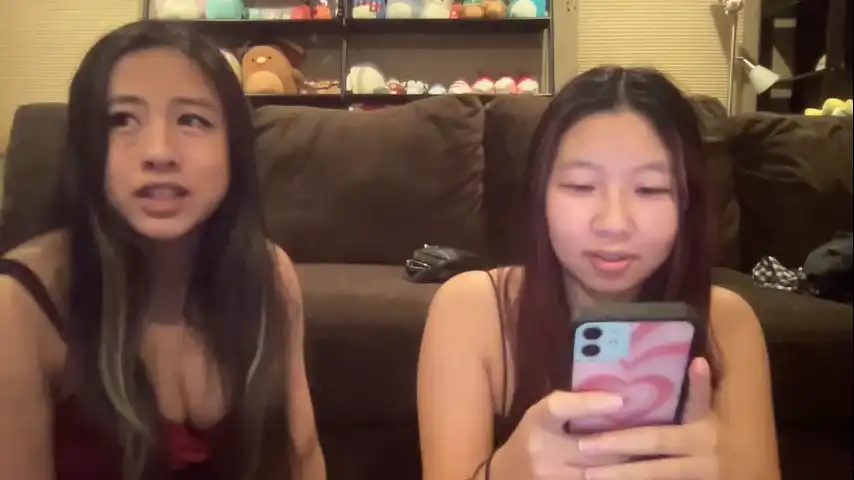 Hiddenr0se – [Chaturbate] Surprise Romantic Lesbian – 2026-04-15 11:33:34