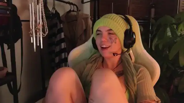 Bluedweeb – [Myfreecams] Flashing Ass Fantastic Boobs Licking – 2025-12-21 12:56:56