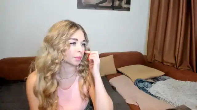 Merlinstoun – [Myfreecams] Camwhores Crazy Super – 2025-04-17 15:25:21