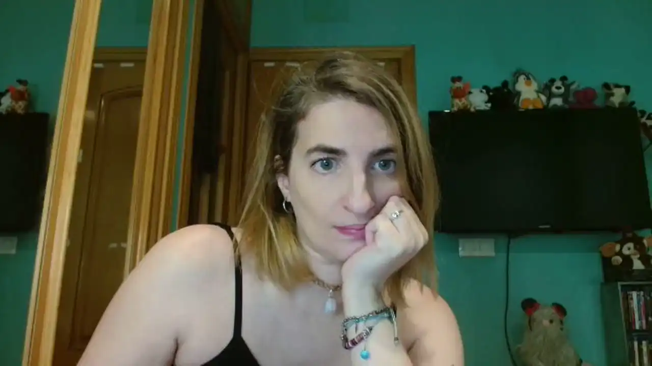 Gemmagomory – [Amateur.tv] Home Video Babes Romantic – 2025-12-21 06:27:05