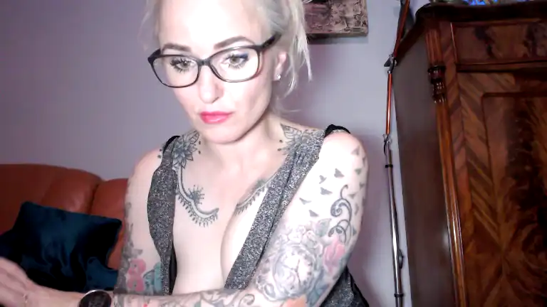 Slodka_wrednadiablica – [Showup] Camwhores Hot Babe Strips Slutty – 2026-04-12 17:45:23