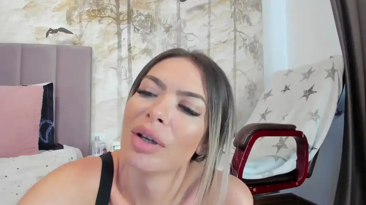 Caseyblueof – [Bongacams] Real Masturbate Sexy Sister – 2025-08-23 07:43:28