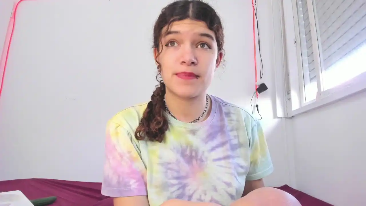 Wendybeckett – [Xlovecam] Erotic Lips Teases – 2026-04-16 19:37:21