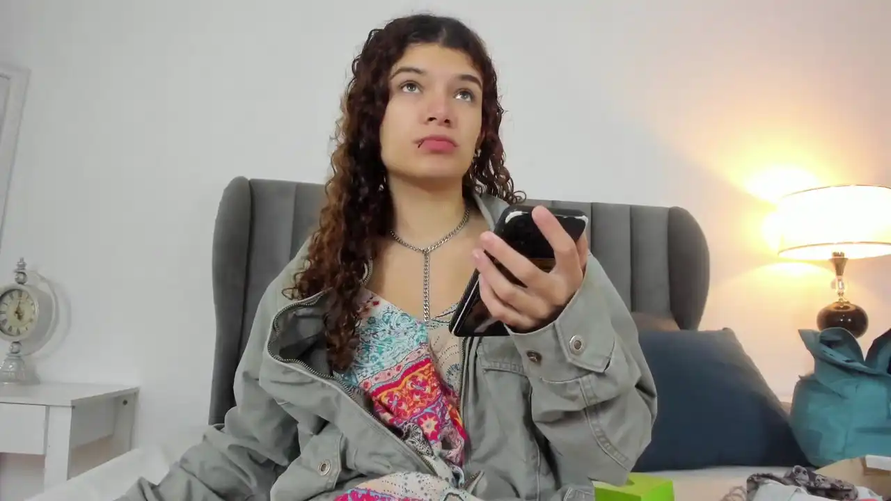 Wendybeckett – [Xlovecam] Natural Body Mouth Fucks Herself – 2025-08-12 13:45:15